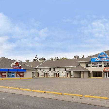 Colonial Square Inn & Suites サスカトゥーン エクステリア 写真