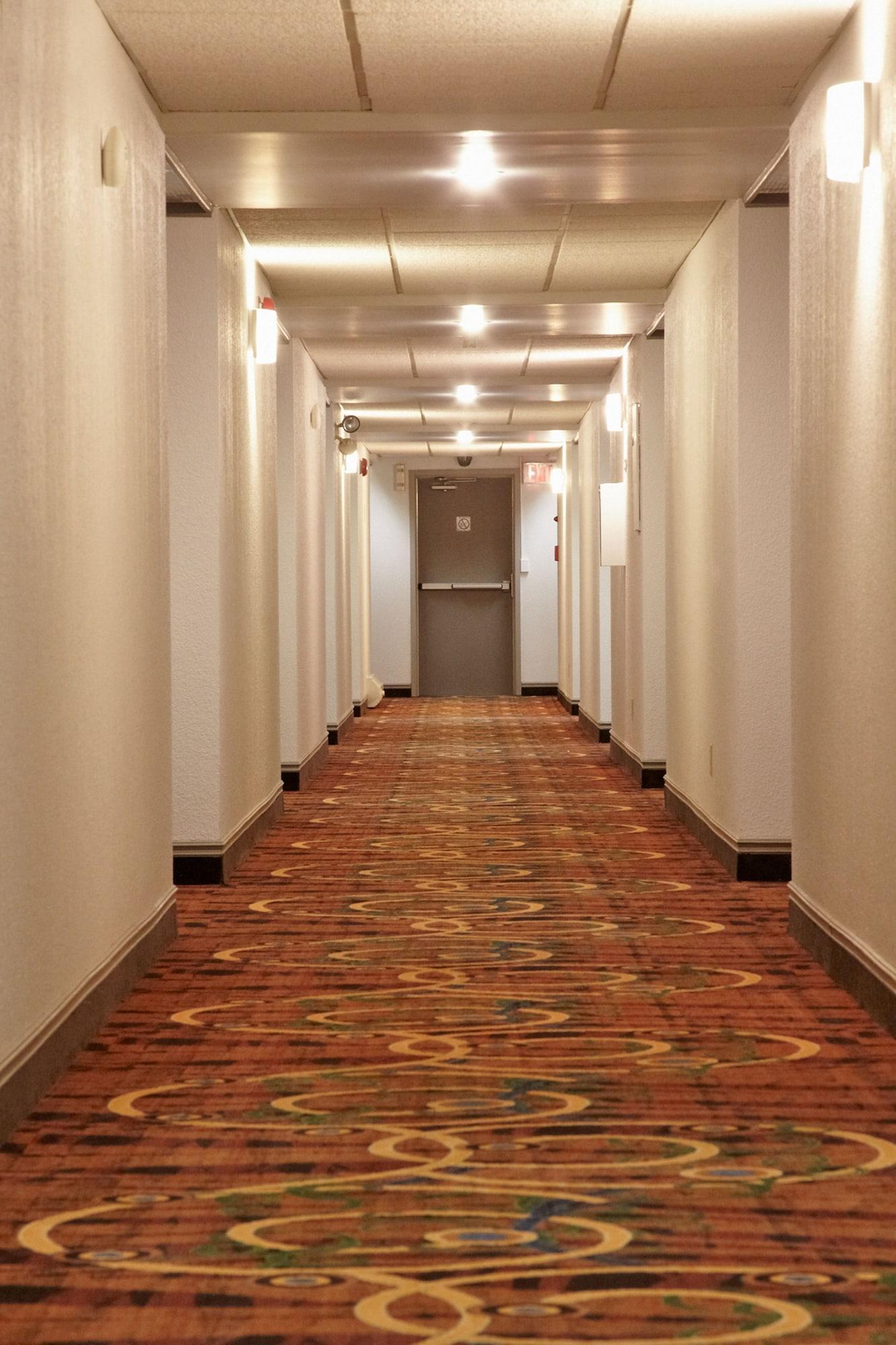 Colonial Square Inn & Suites サスカトゥーン エクステリア 写真