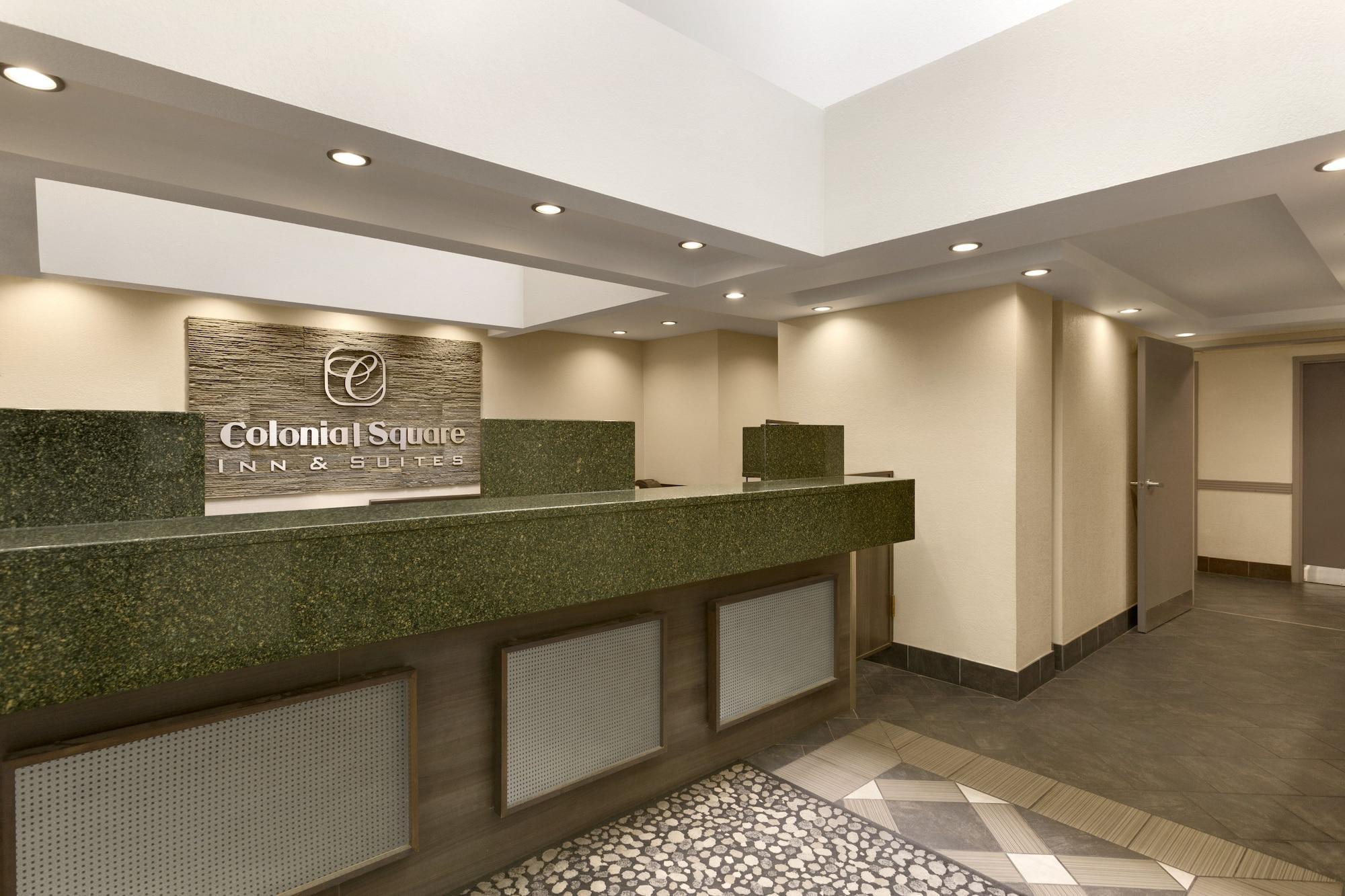 Colonial Square Inn & Suites サスカトゥーン エクステリア 写真