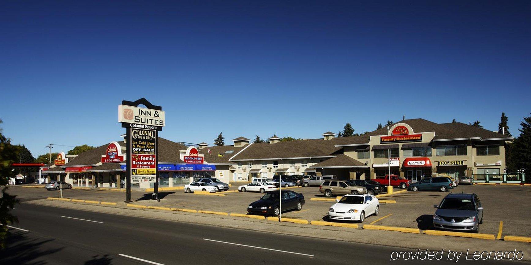Colonial Square Inn & Suites サスカトゥーン エクステリア 写真